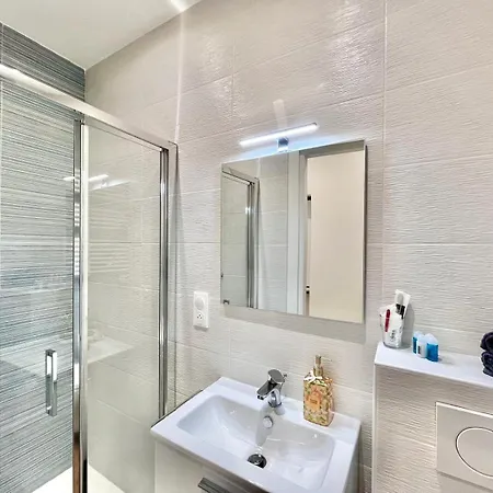 Azur One Bedroom Apartment In Central Menton Апартаменты Ментона